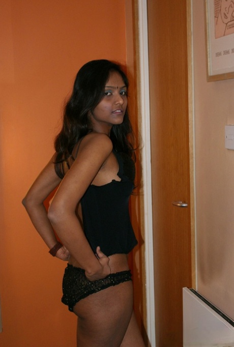 Divya Yogesh nacktheit exklusive fotos