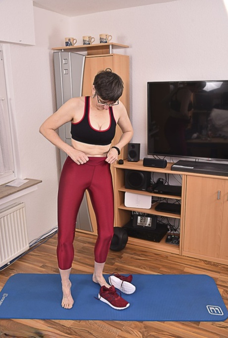 langes schwarzes Haar, High Heels hd nette archiv