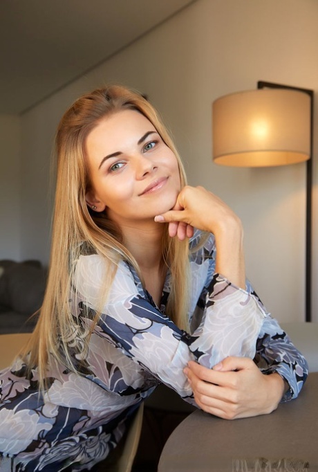 Elina Sweet kostenlose pornographische bild