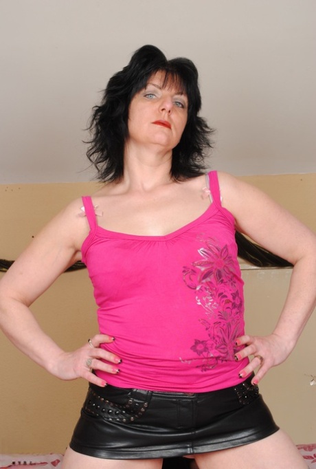 Tante mit schwarzen Haaren perfekte sexy bild